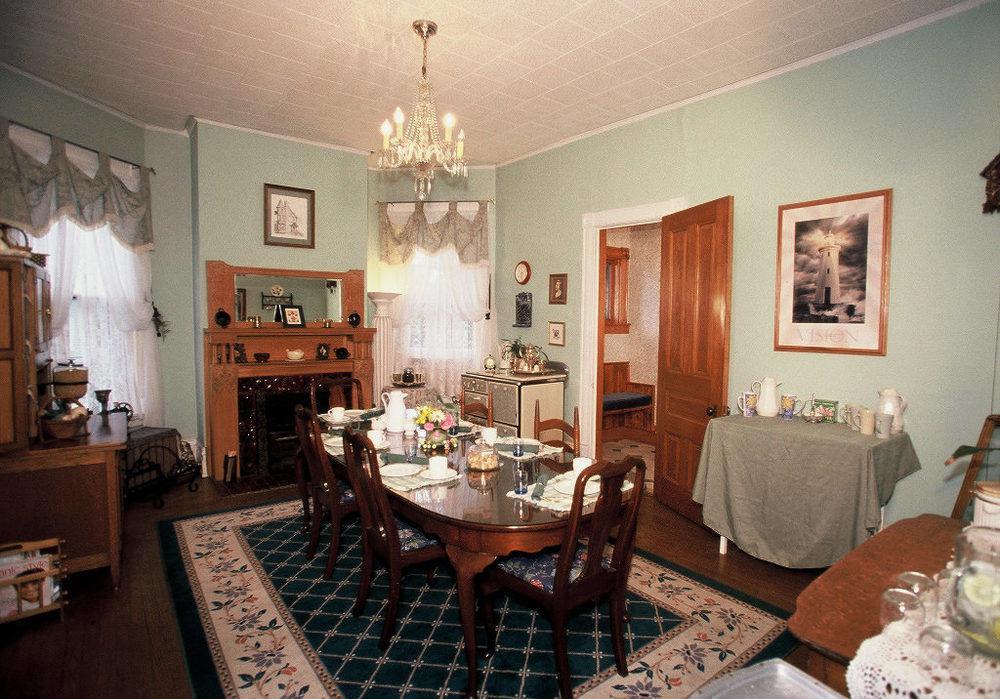 Summers - Adults Only Inn